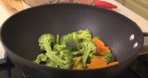 nạc vai trâu xào bông cải